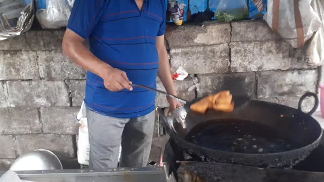 Best Dal Samosa and Bread Pakoda in Surat | Best Indian Street Food.