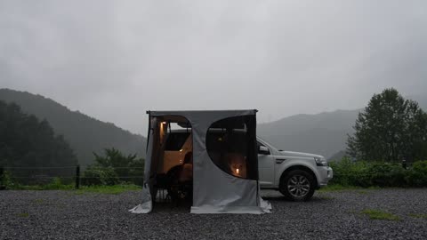 Exquisite bed car camping. In rainy days, you are not afraid to enjoy the pleasure of rainy days