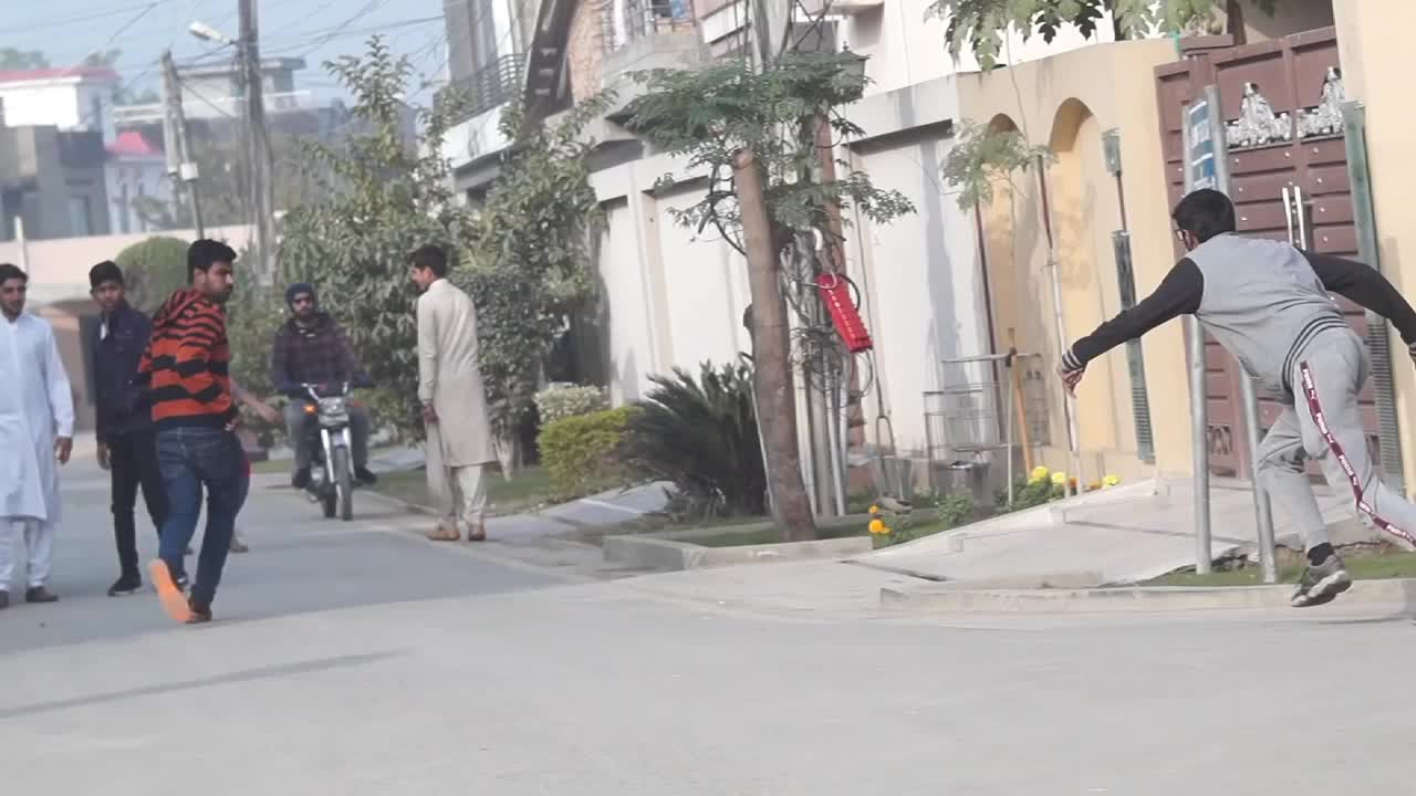 Real Dog bark prankππ
π»ββοΈ on walking normal people