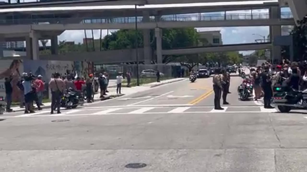 Front row for President Trump’s motorcade arrival in Miami