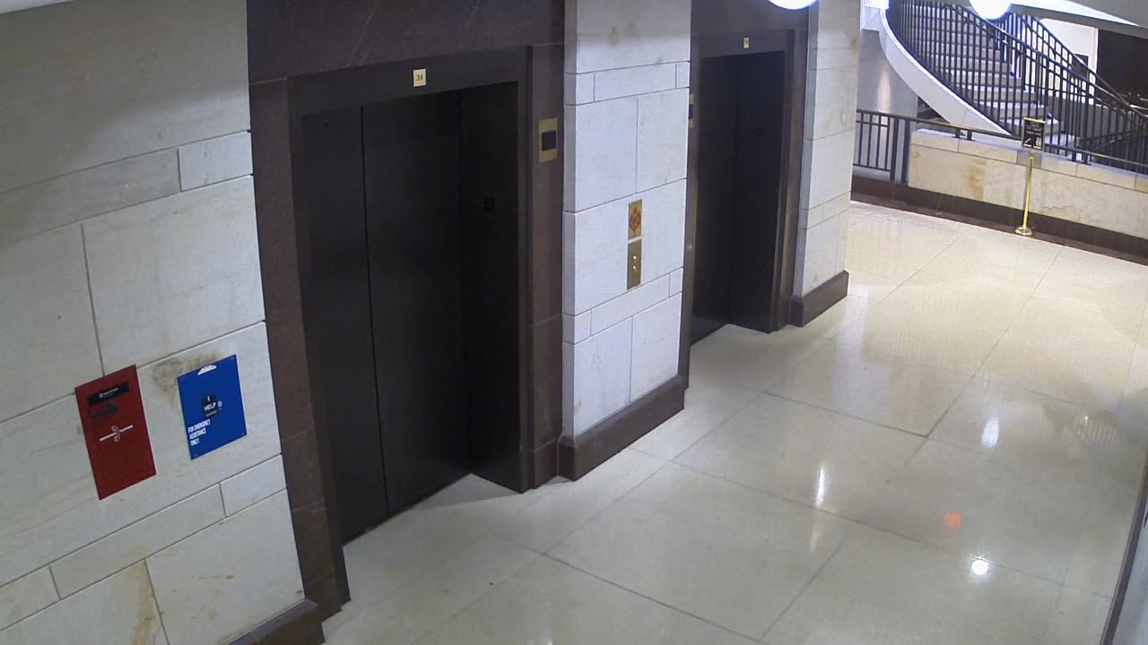 7050CVCLLElevator24-25Lobby_2021-01-06_17h01min09s637ms.mp4