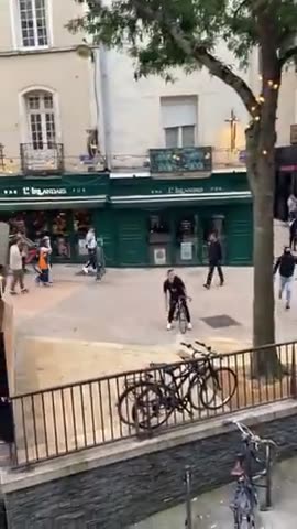 FR: PATRIOTS TAKE TO THE STREETS TO DEFEND THEIR PROPERTY WITH 'BATS & STICKS,,,