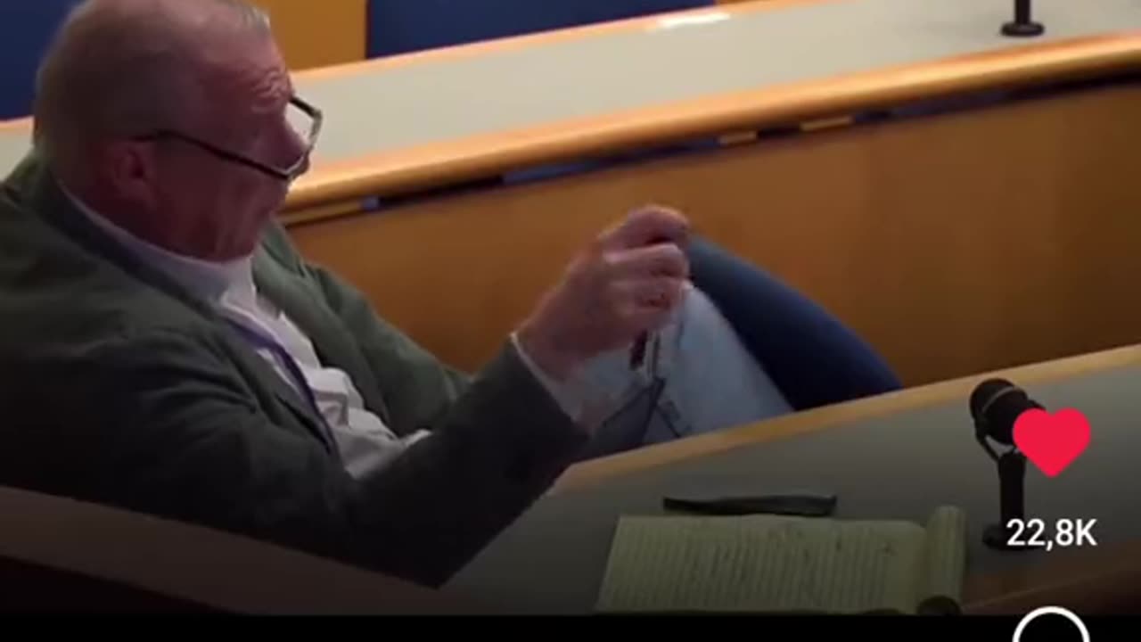 THIS PRICK SAW THEN DID`NT THEN SAW THE VIDEO