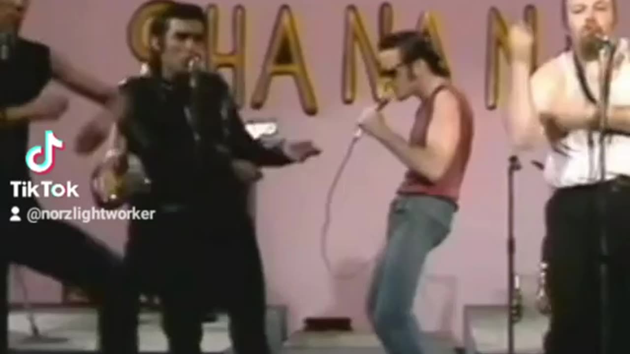 WHO REMEMBERS THESE GUYS. SHA NA NA - I WONDER WHY