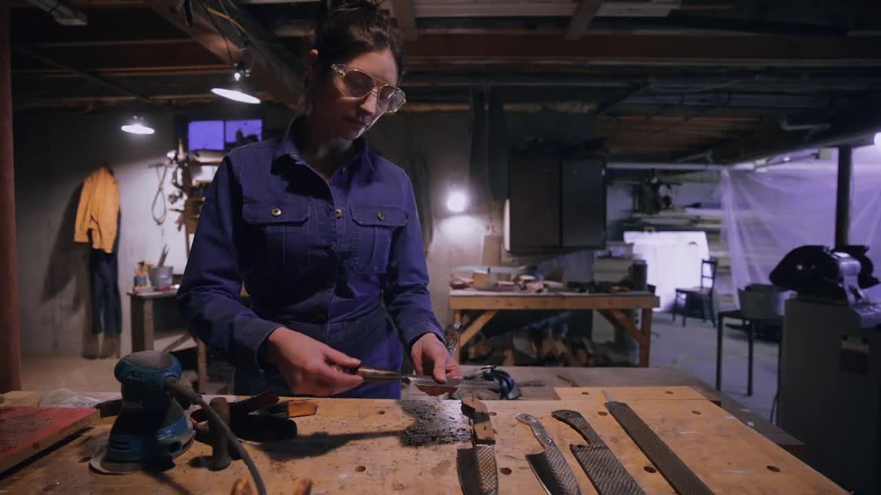 Forging Her Way Professional Knifemaker Chelsea Miller 30