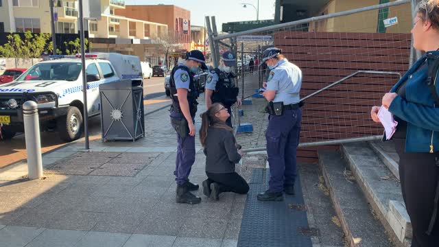 Australian Police vs Peaceful Silent Protesters