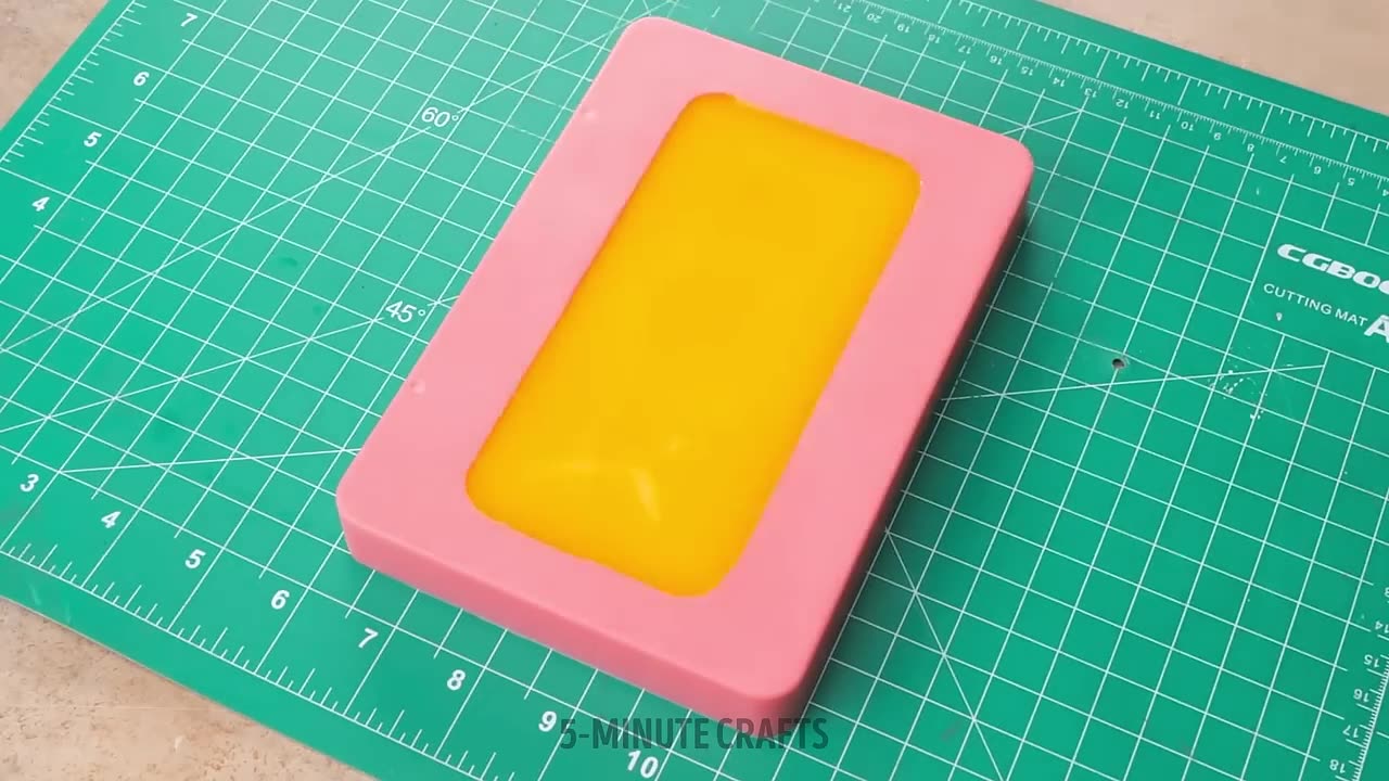 Creative DIY Phone Cases and Fantastic Rainbow Crafts