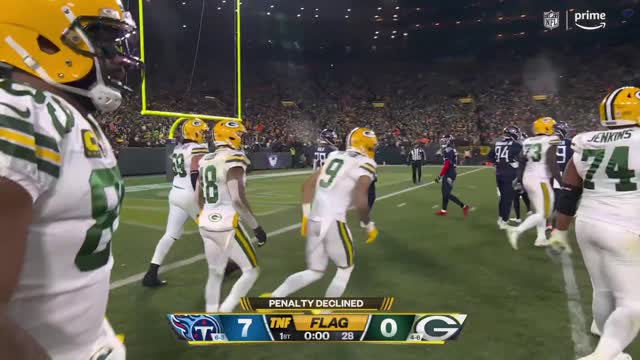 Aaron Rodgers surprises the Titans defense with a sneaky TD throw