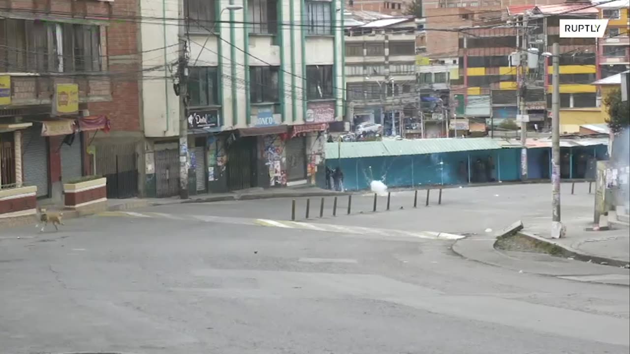 One seriously injured after explosive clashes between coca leaf producers and police in La Paz