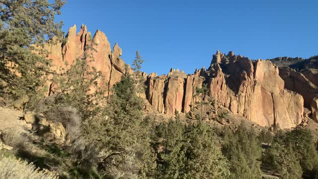 Central Oregon – Smith Rock State Park – Exploring Side Trails – 4K