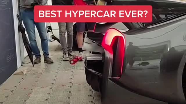 Cars watched by many people at the auto show