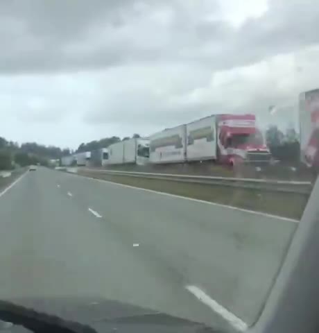 ( -0181 ) Australia News - Media Says Bad Auto Accident But Its Just Truck After Truck After Truck After Truck