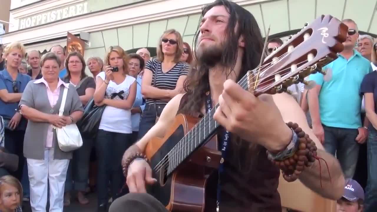 Best Street Guitar Performance Hundreds flock to watch this street performer and you can see why!