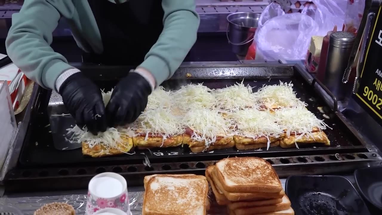 Street Toast Master who Only Sells for 3 Hours in the Morning? Myeongdong Toast - Korean street food