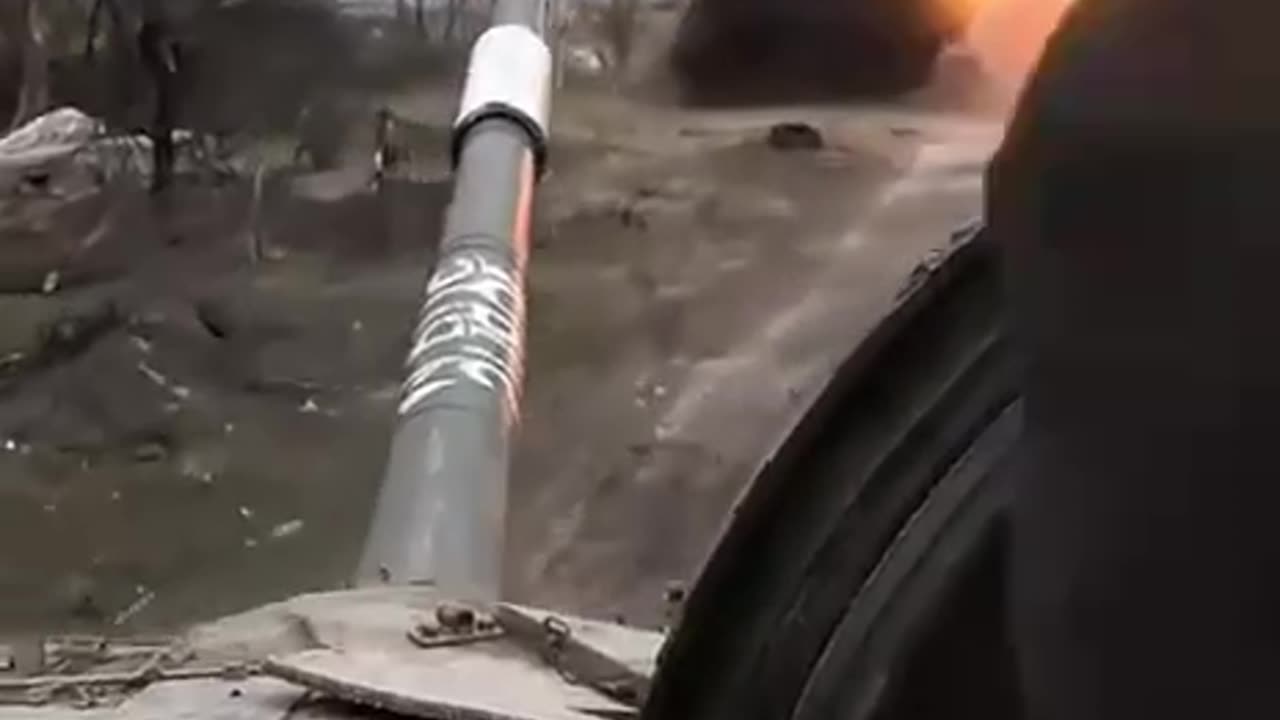 (INSANE) Russian Tank Gunner Films the Detonation of Another Tank Directly in Front