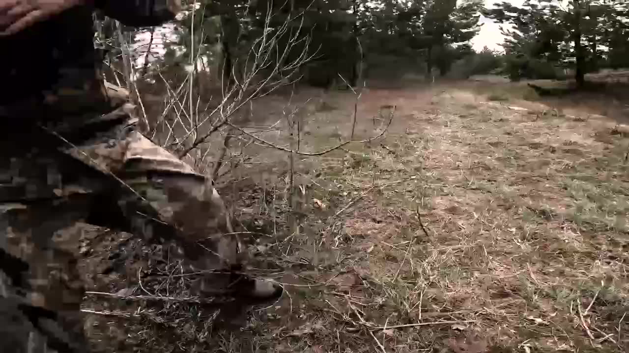 Covering a British mercenary (not identified) and a couple of Vsushniks with 82mm mortars.