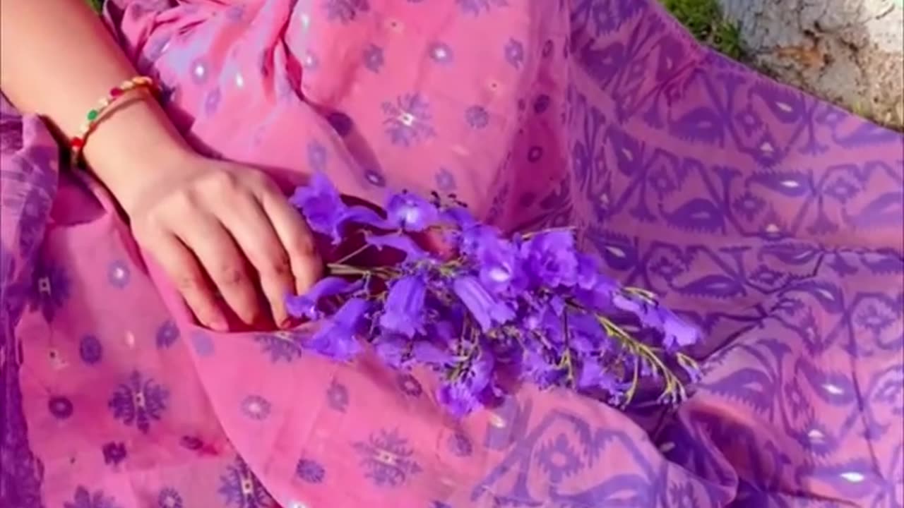 অস্ট্রেলিয়ায় এ সময় বেগুনি ফুলে ভরেযায় যা দেখতে খুব সুন্দর লাগে