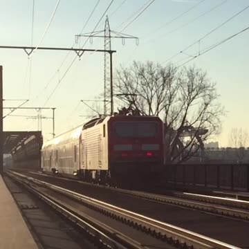 RB75 on the Kaiserbrücke (143 166)