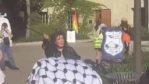 UCLA Palestinian Protestors Beat A Netanyahu Piñata While Cheering Each Other On