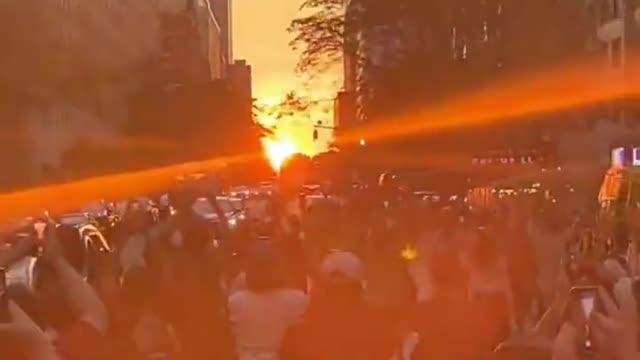 Luckily, you see the manhattanhenge landscape only twice a year