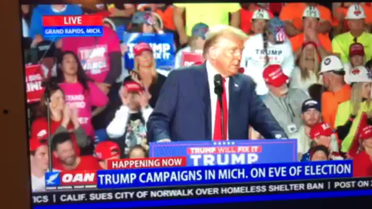 🦅 OAN last rally Grand Rapids MICHIGAN president Donald j Trump & Laura trump & mayor Hamtramik MI