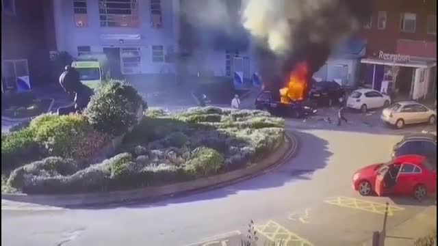 [Video] El momento de la explosión de un taxi en Liverpool