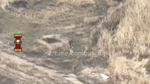 Footage from the 59th legion 🇺🇦 shows a Russian attempting to bring down an