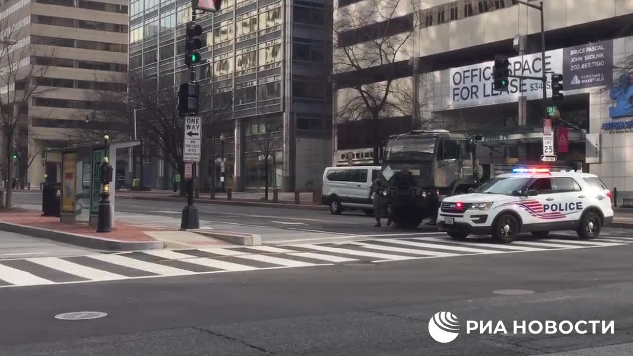 National guards patrolling area around white house