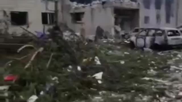 Building in the center of Kharkov was apparently was being used as military barracks