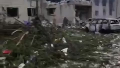 Building in the center of Kharkov was apparently was being used as military barracks