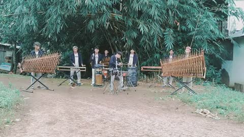 KESENIAN MUSIK BAMBU