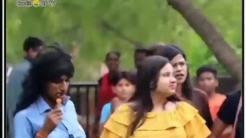 पेहली नजर में हिल गया Walking Ladies Style #youtubeshorts #funny #reaction #shortvideo #comedy