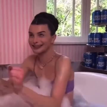 Men dressed as women acting insane sells beer?