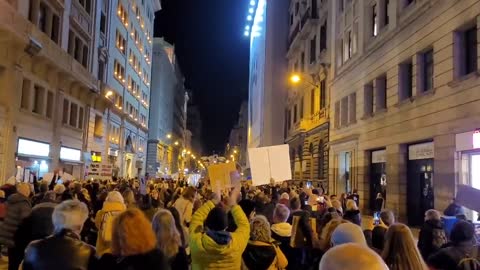 Massive crowd marches for medical freedom in Barcelona, Spain.