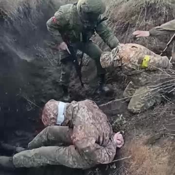 The Russian army captured two Ukrainian soldiers who were in inadequate conditions