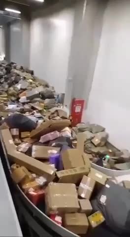 Mass wave of Covid-19 forces Chinese delivery companies to stop their work