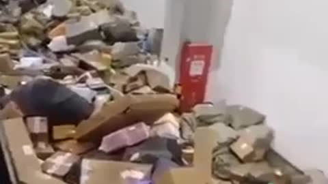 Mass wave of Covid-19 forces Chinese delivery companies to stop their work