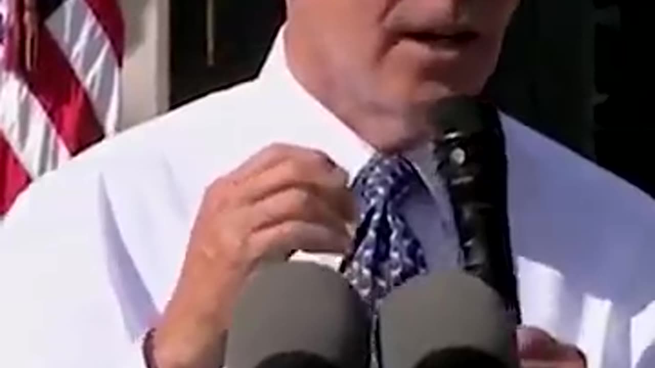 dow-tanks-live-on-screen-during-biden-s-speech