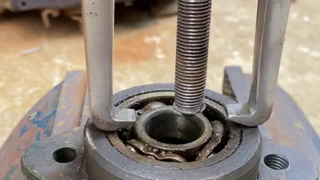 Three-jaw puller remover dismounter dismounting bearing Rama tool