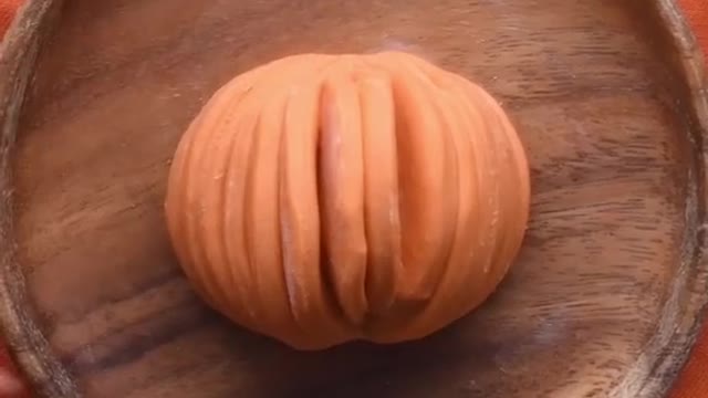 This pumpkin bread design is dough cute, you'll want to recreate it for fall 🎃 #bread