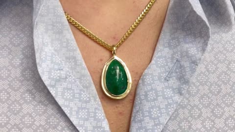 Huge 23 carat large Colombian emerald pear Cabochon masculine bezel pendant necklace 18K gold