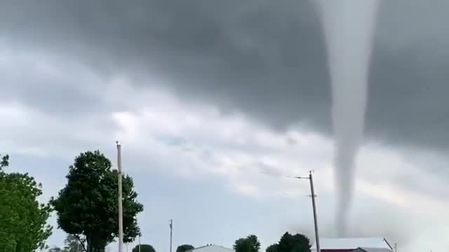 Tornado near West Milton