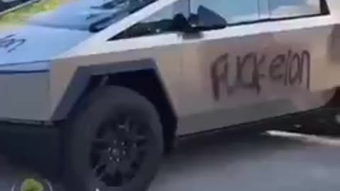 Over 30 Tesla trucks vandelized？