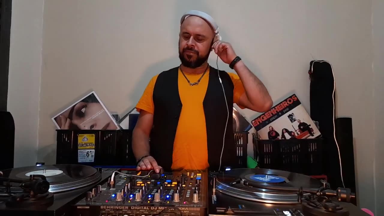 House/Techno 2000 only Vinyl by Dj Bonnie do Carmo