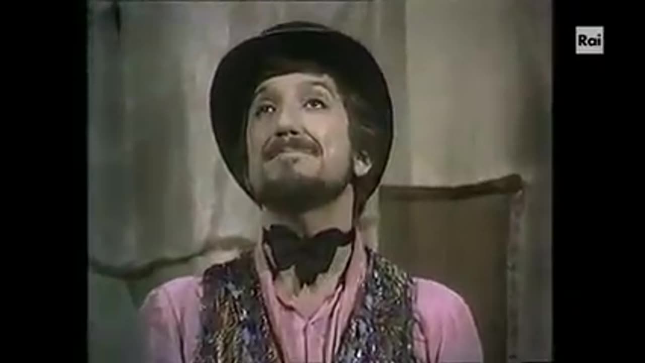 1975: Gigi Proietti canta "Ma cos'è questa crisi", attualissimo brano del 1933 di R. De Angelis.