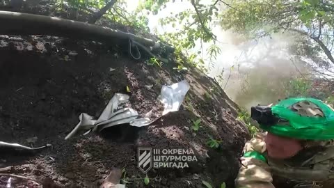 Ukrainians Move into Russian Trenches(Intense)