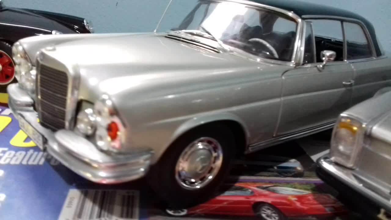 1968 Mercedes 280SE W111 (Norev 1-18).