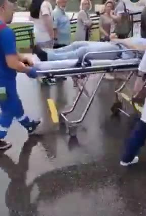 תופעת לוואי פרכוסים במרכז החיסון שטיפת המוח כל כך חזקה שהם עומדים בתור לקבלת זריקת מוות רואים את התוצאה במקום וממשיכים 4.7.21