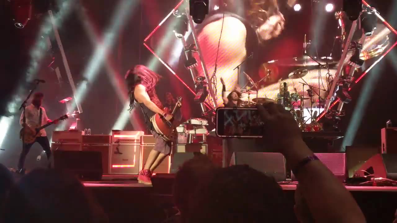 The Foo Fighters invites a fan on stage! - A guy dressed like KISS