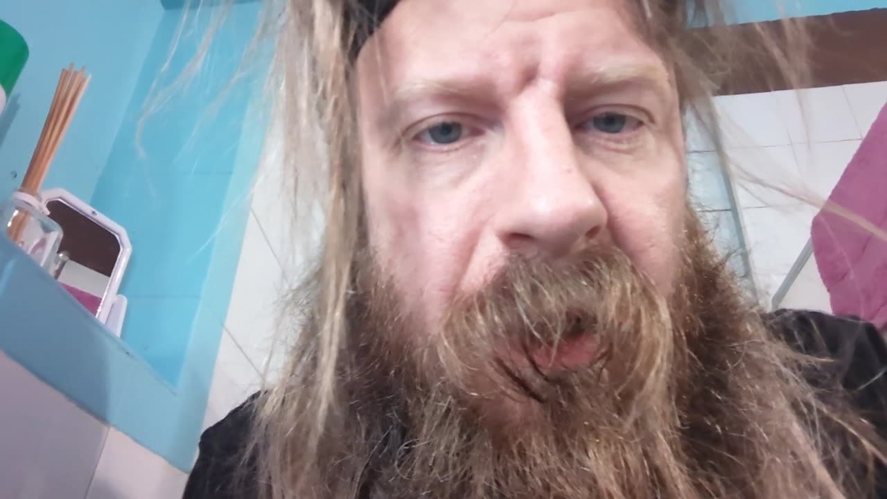 2023-05-01 (4) - En pétant - Twitch Triskelina (clip)